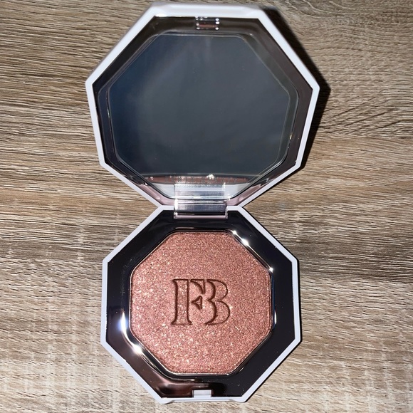 ***SOLD*** Fenty Beauty: Killawatt Foil Freestyle Highlighter - Picture 2 of 2